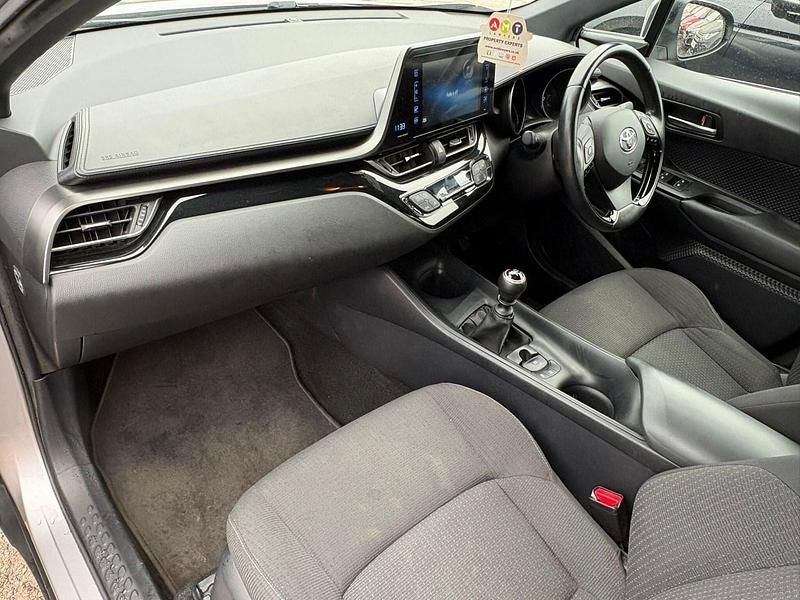 Used Toyota C-HR 116 HP (85 kW) 2017 Silver SUV