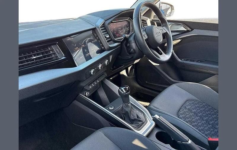 Begagnad Audi A1 Sport 108 HK (79 kW) 2024 Grå SUV