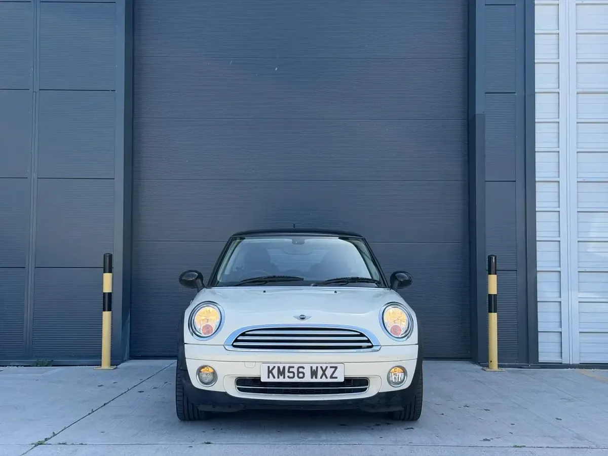 Used Mini Cooper Hatch 116 HP (85 kW) 2006 White Hatchback