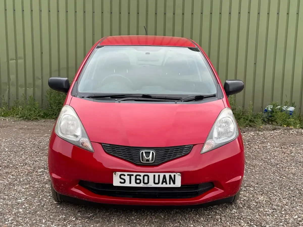 Used Honda Jazz SE 90 HP (66 kW) 2010 Red Hatchback