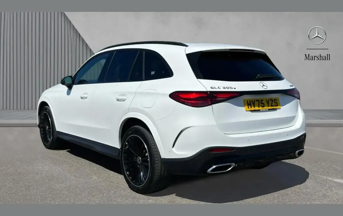 Used Mercedes GLC300 Urban 308 HP (226 kW) 2025 White SUV