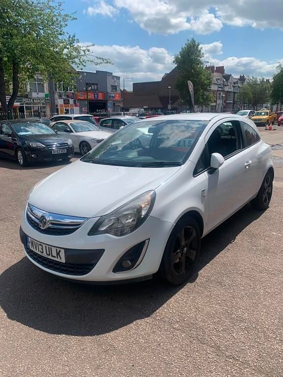Used Vauxhall Corsa 83 HP (61 kW) 2013 White Hatchback