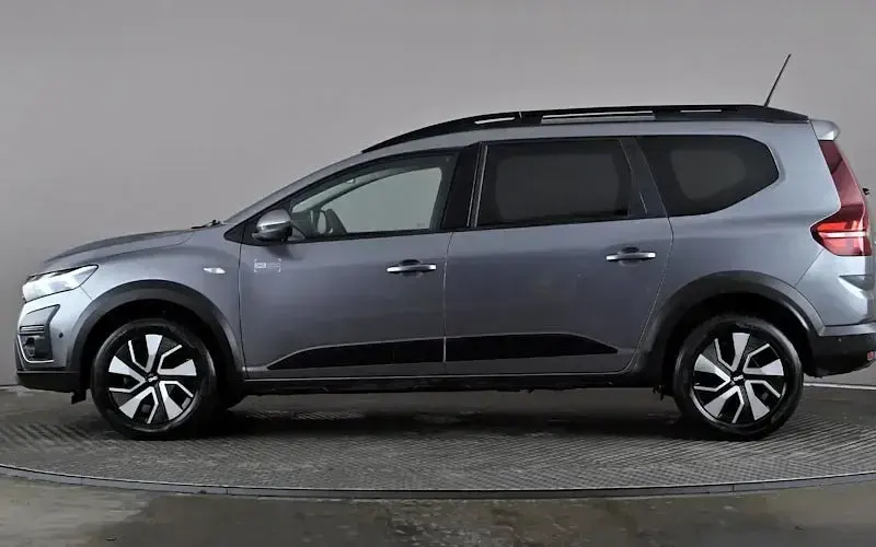 Begagnad Dacia Jogger Expression 110 HK (80 kW) 2025 Grå Minibuss