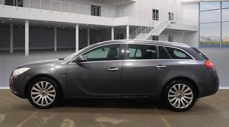 Used Vauxhall Insignia 160 HP (117 kW) 2010 Grey Estate