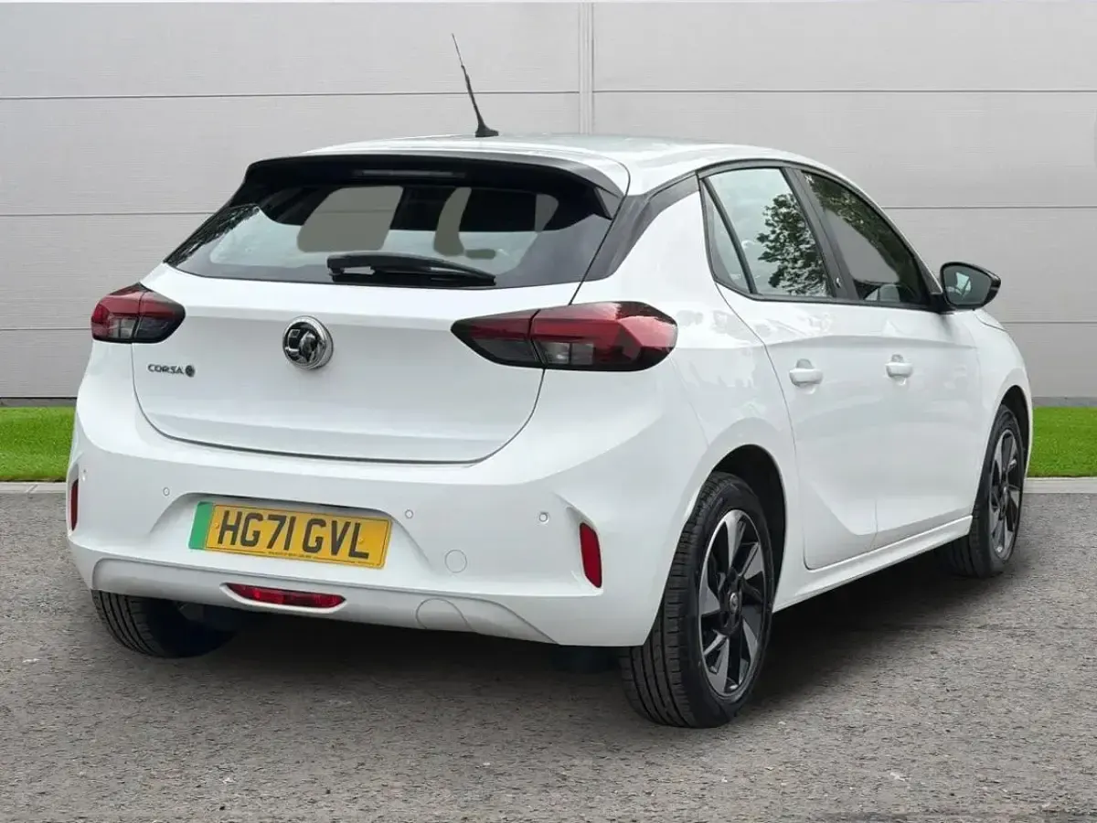 Second-hand Vauxhall Corsa-e 98 kW (134 CP) 2021 Alb Hatchback