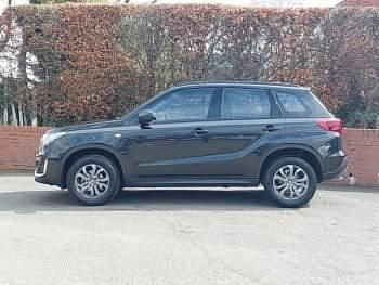 Gebraucht Suzuki Vitara 129 PS (94 kW) 2023 Schwarz SUV
