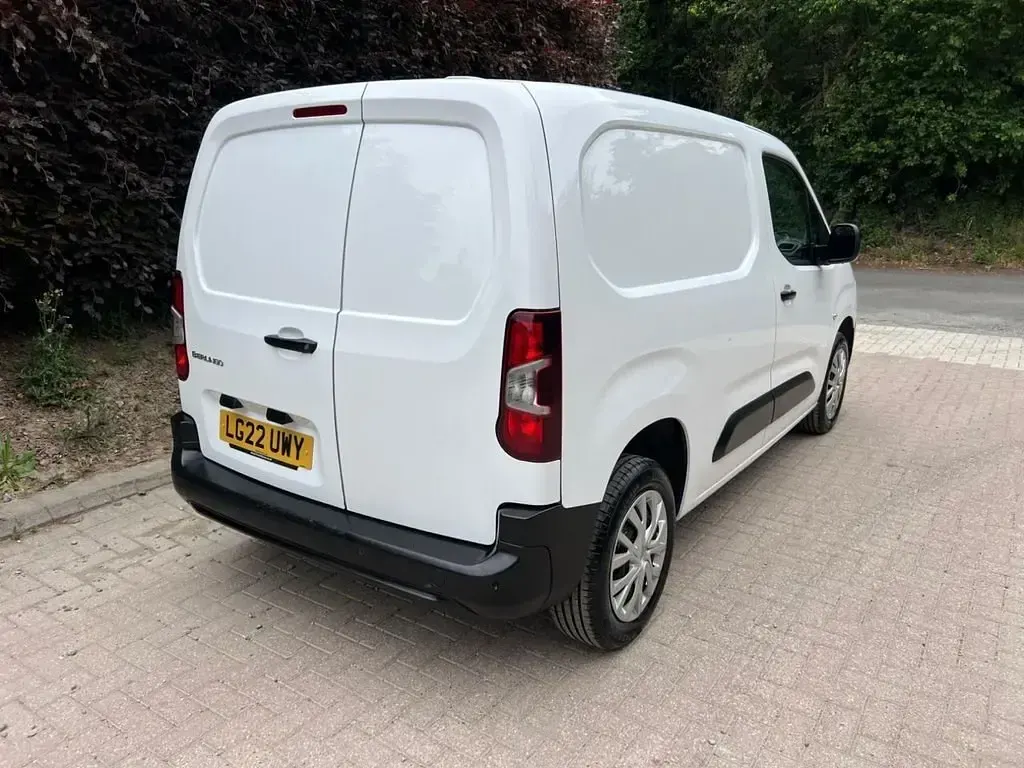 Used Citroën Berlingo 100 HP (73 kW) 2022 White MPV