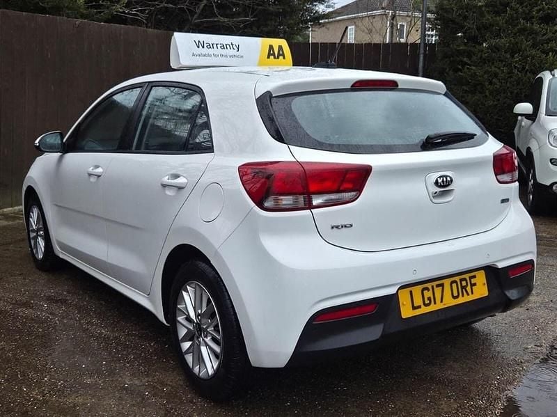Used Kia Rio 76 HP (55 kW) 2017 White Hatchback