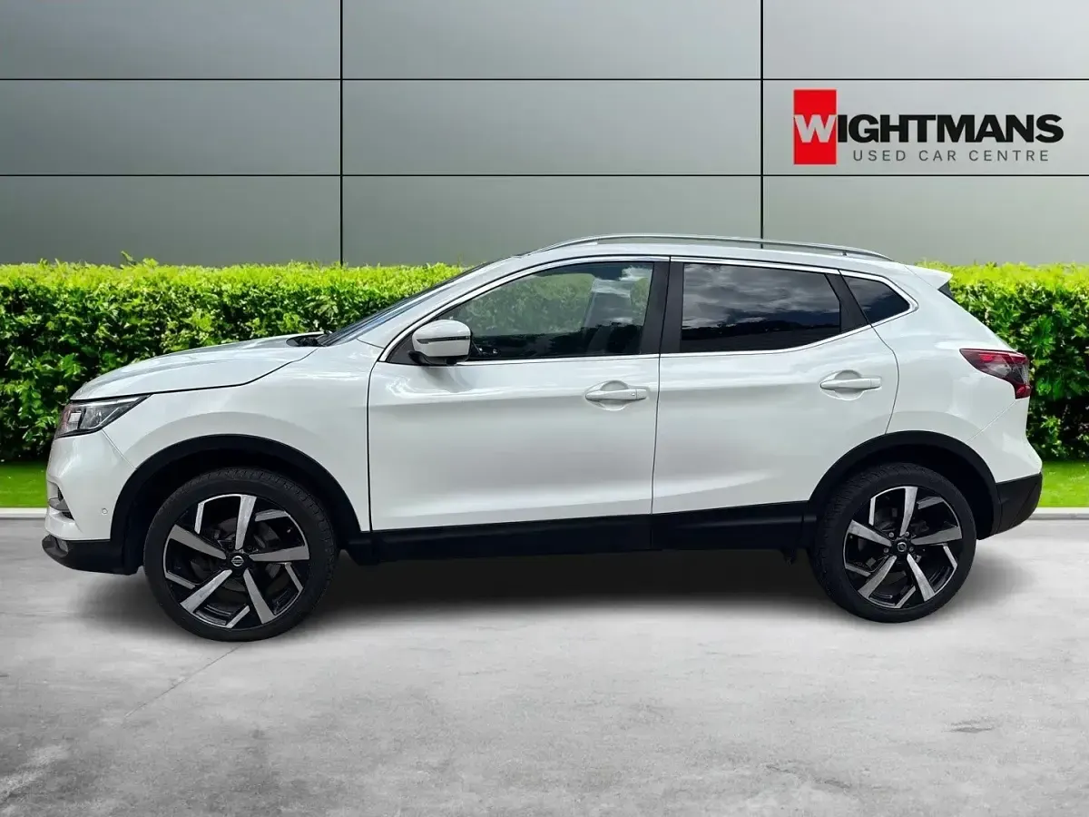 Used Nissan Qashqai Tekna+ 2017 White SUV