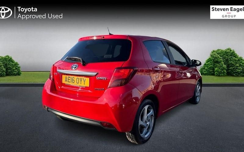 Used Toyota Yaris Hybrid 101 HP (74 kW) 2016 Hatchback