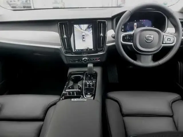 Nouă Volvo V90 Plus 350 CP (257 kW) 2025 Gri Break