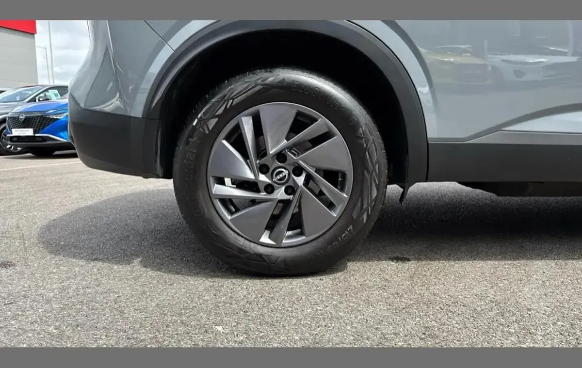 Used Nissan Qashqai Acenta Premium 155 HP (114 kW) 2024 Grey SUV