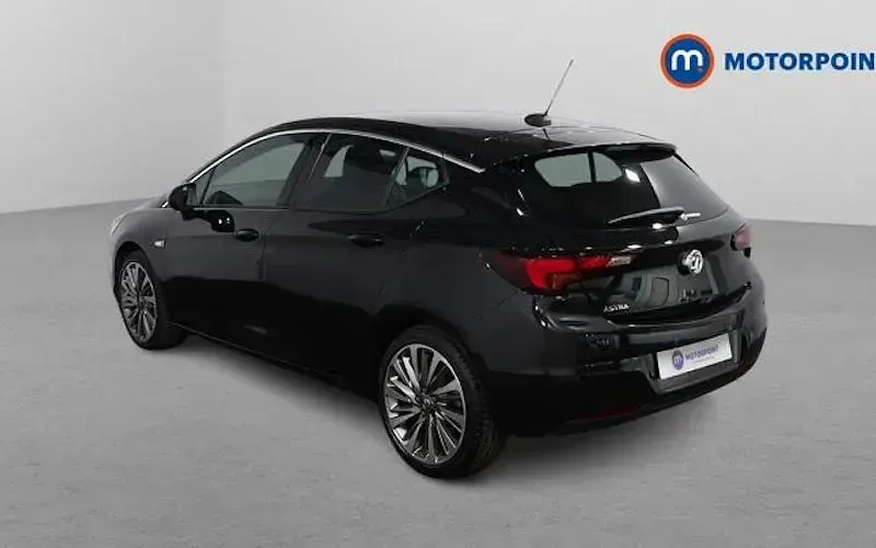 Begagnad Vauxhall Astra 150 HK (110 kW) 2019 Svart Halvkombi