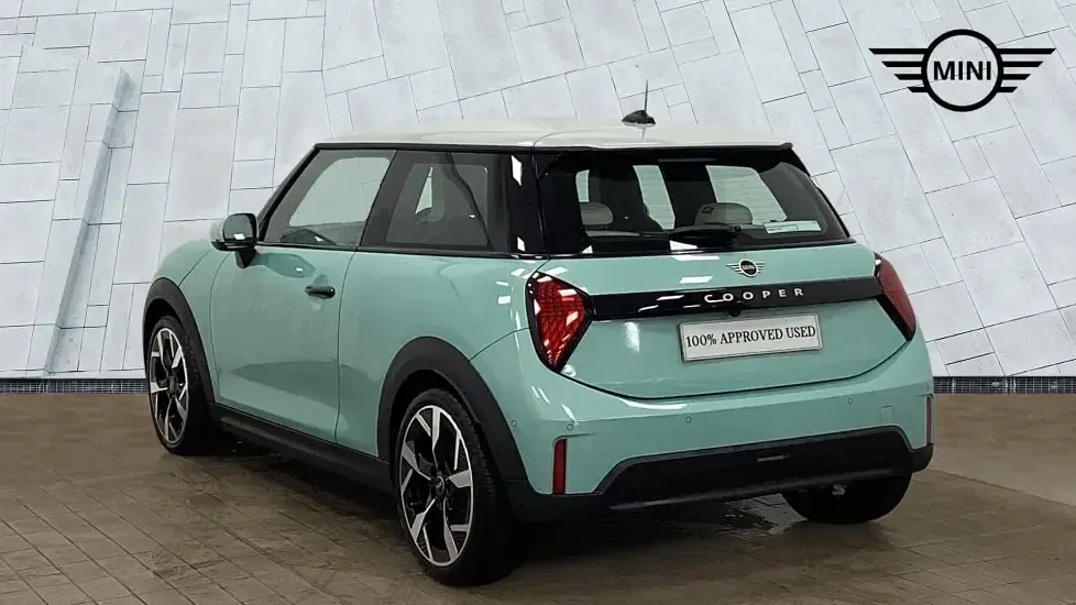 Used Mini Cooper Hatch 154 HP (113 kW) 2024 Green Hatchback