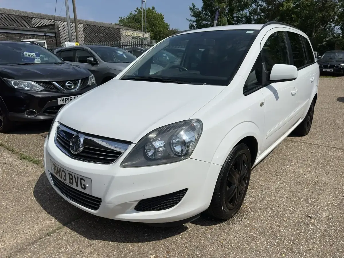Used Vauxhall Zafira 115 HP (84 kW) 2013 White MPV