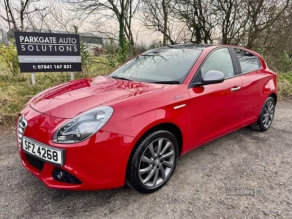 Red/black Used 2014 Alfa Romeo Giulietta Hatchback | £5,995 (Good price) - Image 1/4