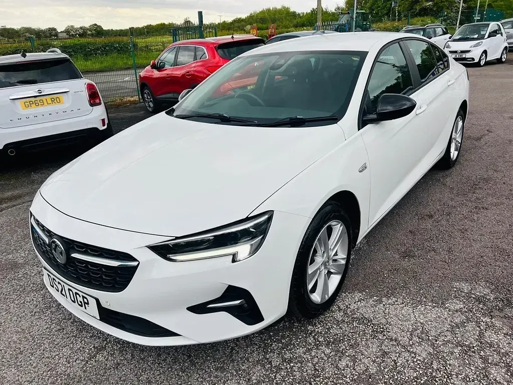 Used Vauxhall Insignia Sport 122 HP (89 kW) 2021 White Hatchback