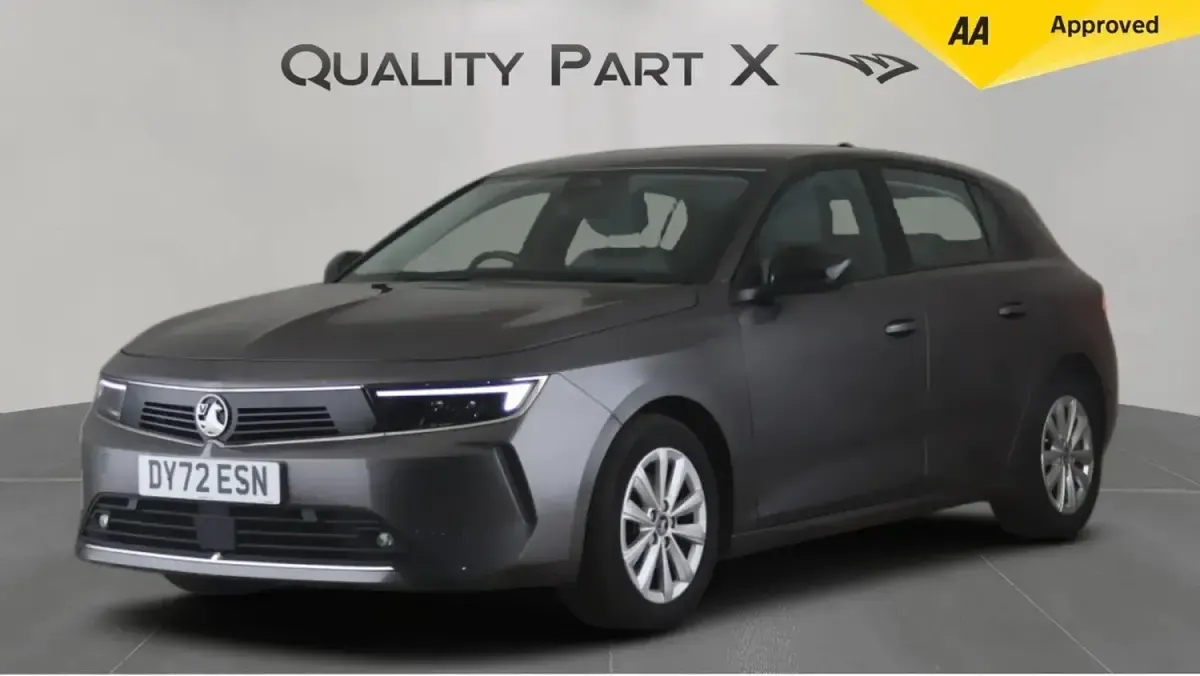 Used Vauxhall Astra Design Edition 130 HP (95 kW) 2023 Grey Hatchback