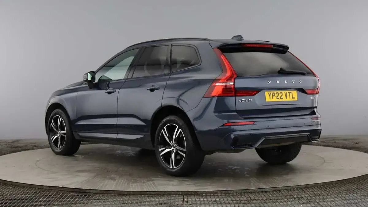 Used Volvo XC60 R-Design 197 HP (144 kW) 2022 Denim blue SUV