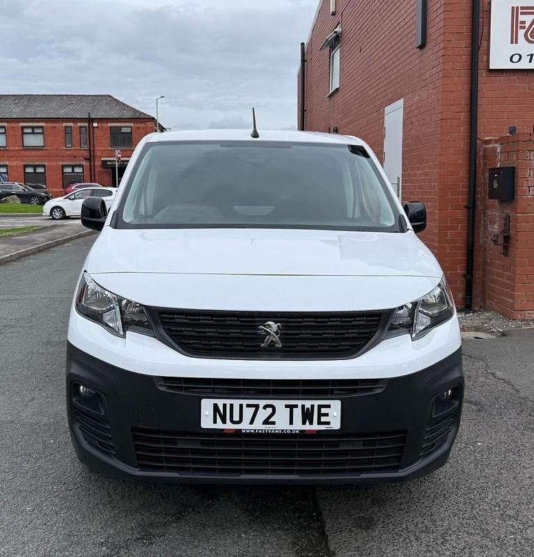 Used Peugeot Partner 100 HP (73 kW) 2022 White MPV