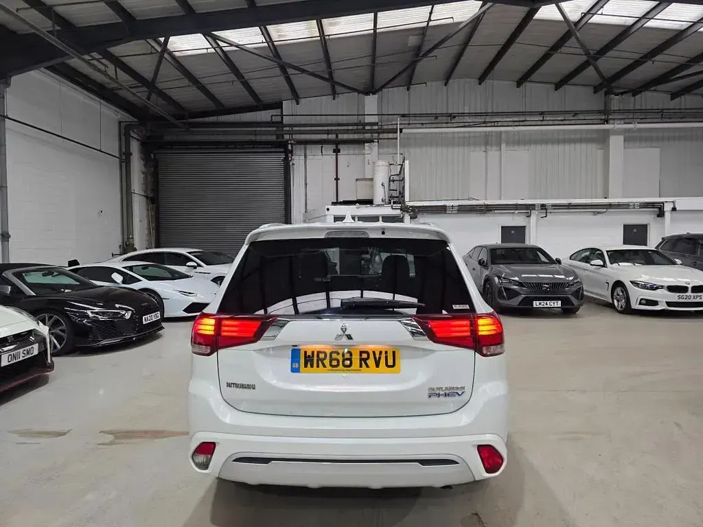 Used Mitsubishi Outlander P-HEV 2018 White SUV