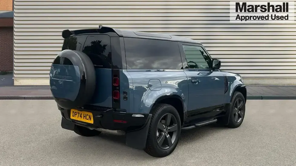 Used Land Rover Defender HSE Dynamic 249 HP (183 kW) 2025 Tasman blue metallic SUV