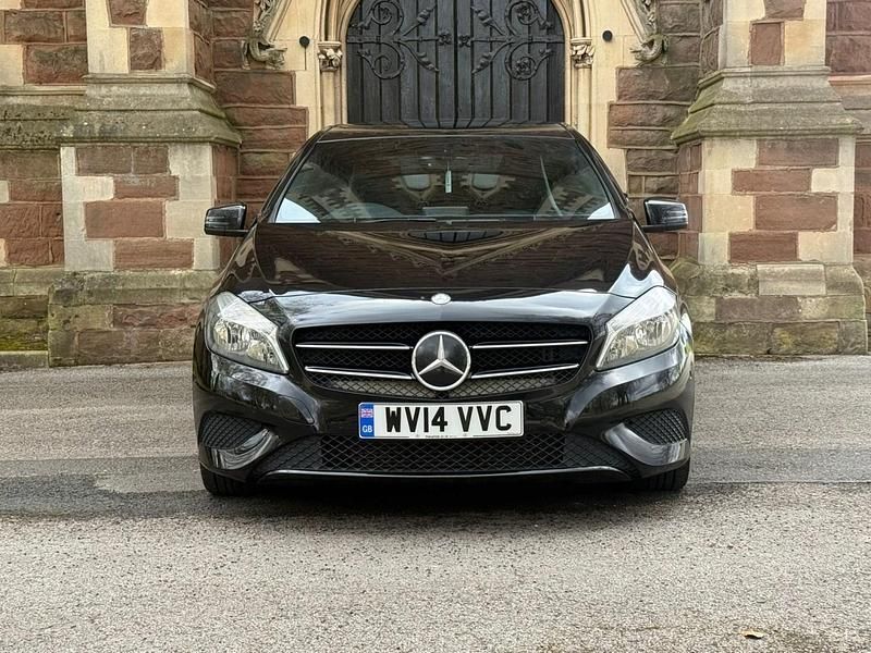 Used Mercedes A180 SE 122 HP (89 kW) 2014 Black Hatchback