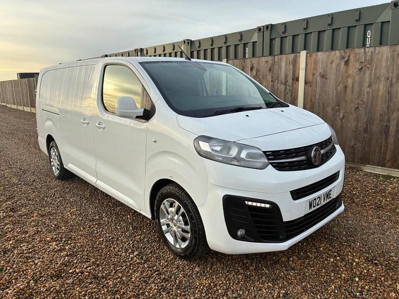 White Used 2021 Vauxhall Vivaro Sportive MPV | £9,995 (Good price) - Image 1/4