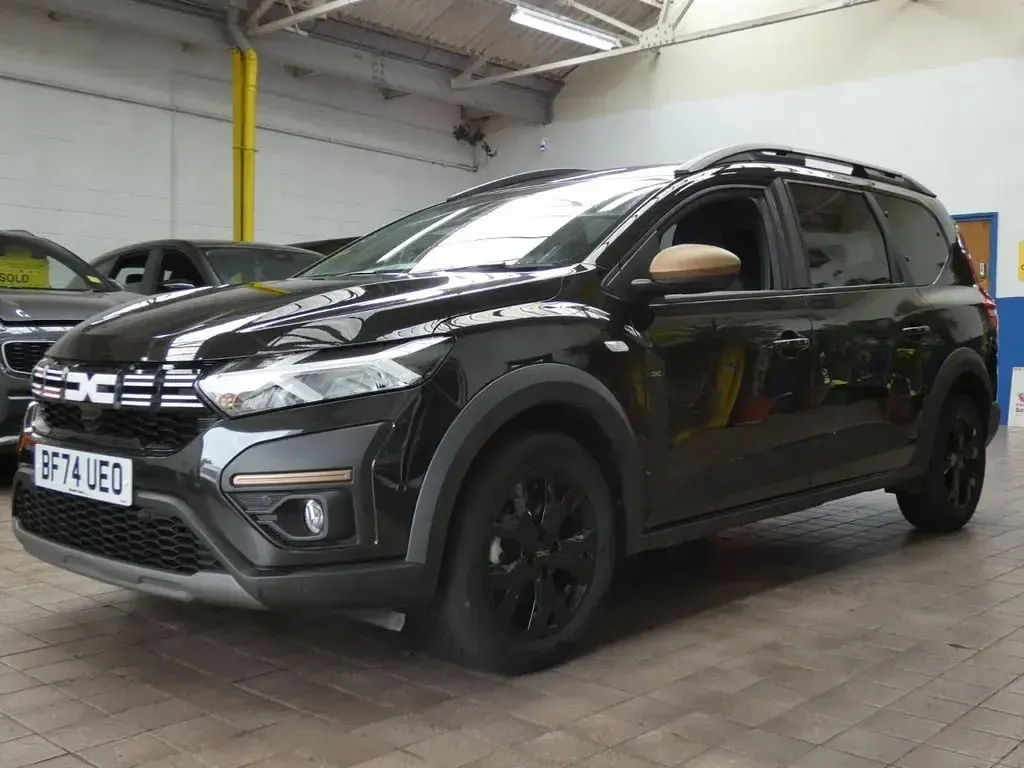 Used Dacia Jogger Extreme 110 HP (80 kW) 2024 Black MPV