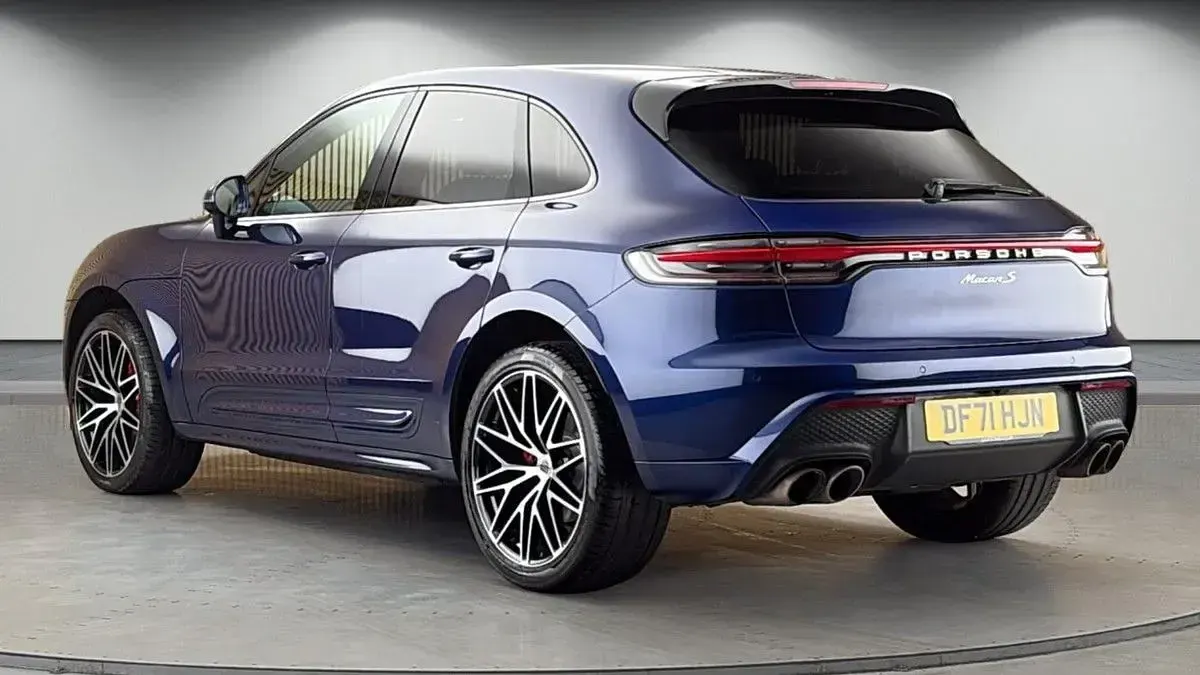 Used Porsche Macan 380 HP (279 kW) 2022 Gentian blue metallic SUV
