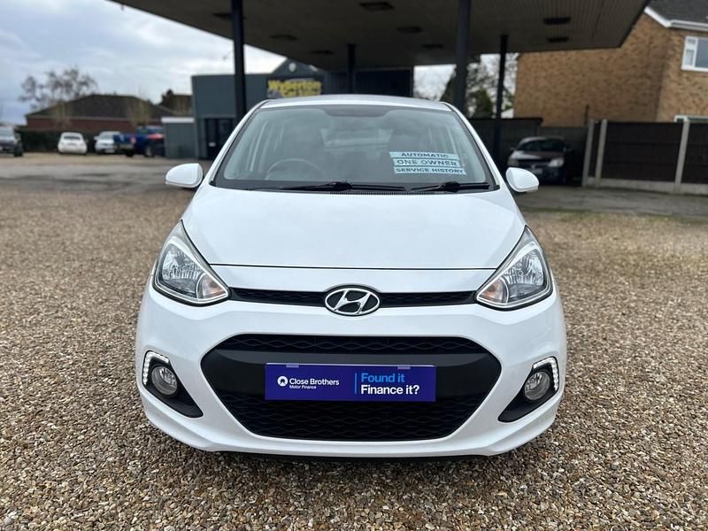 Used Hyundai i10 Premium 2015 White Hatchback