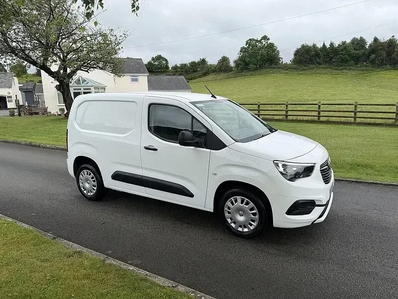 Used Vauxhall Combo Sportive 100 HP (73 kW) 2020 White MPV