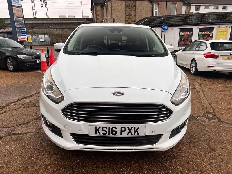 Used Ford S-MAX Titanium 150 HP (110 kW) 2016 White MPV