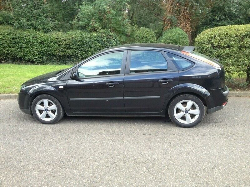 Black Used 2007 Ford Focus Zetec Hatchback | £1,200 (Good price) - Image 1/4