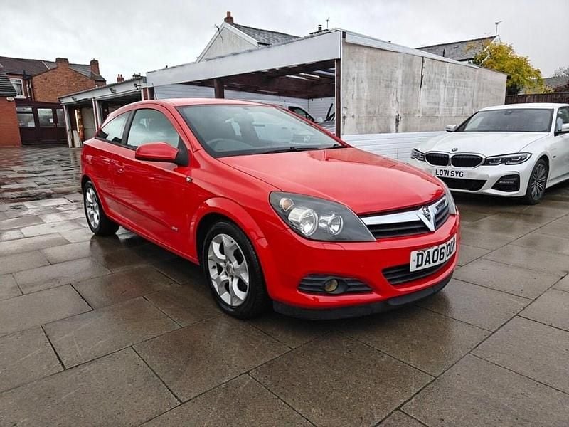 Red Used 2006 Vauxhall Astra Sport Hatchback | £1,465 (Good price) - Image 1/4