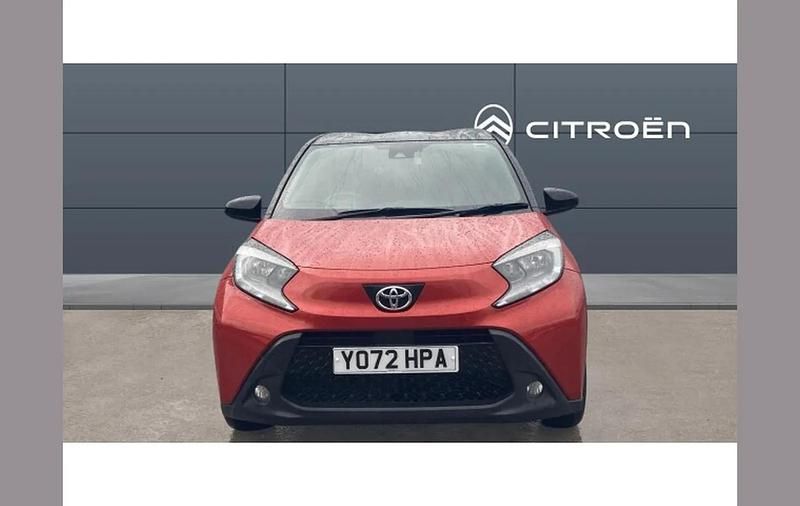 Used Toyota Aygo X 72 HP (52 kW) 2023 Red SUV