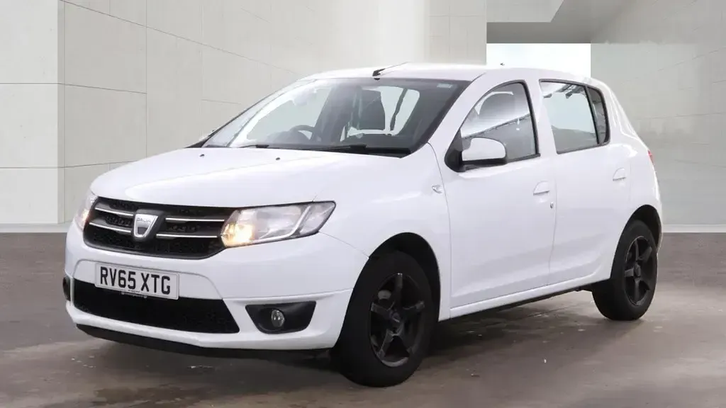 Begagnad Dacia Sandero Lauréate 90 HK (66 kW) 2015 Vit Halvkombi