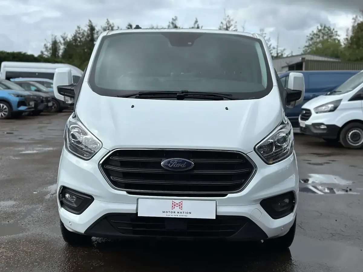Used Ford Transit Custom Limited 130 HP (95 kW) 2023 White Van