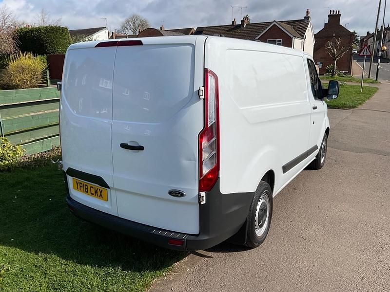 Used Ford Transit Custom 105 HP (77 kW) 2018 Yellow Van