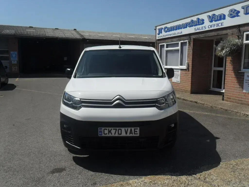 Used Citroën Berlingo Start 75 HP (55 kW) 2020 White MPV