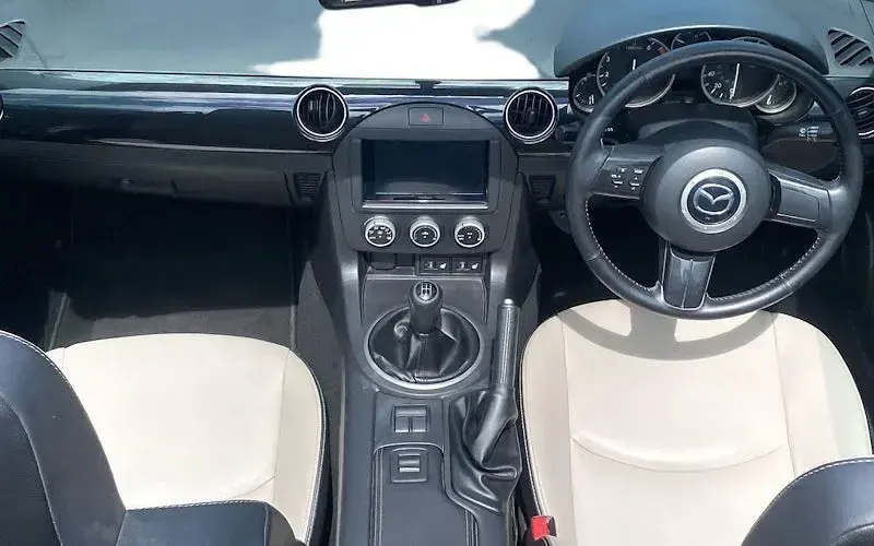 Used Mazda MX5 Edition 126 HP (92 kW) 2015 Grey Cabriolet