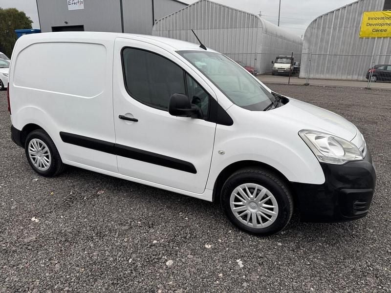 White Used 2016 Citroën Berlingo MPV | £4,995 (Fair price) - Image 1/4