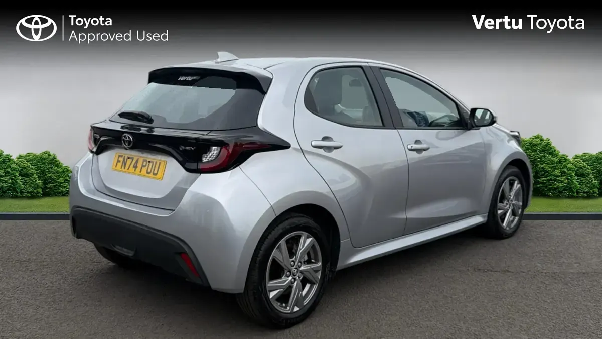 Used Toyota Yaris 116 HP (85 kW) 2024 Silver metallic (metallic paint) Hatchback