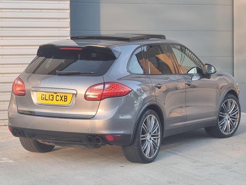 Usado Porsche Cayenne 245 HP (180 kW) 2013 Cinzento SUV