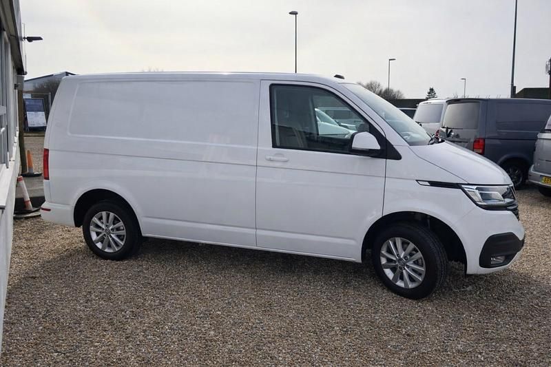 Used VW Transporter Highline 150 HP (110 kW) 2024 White Van