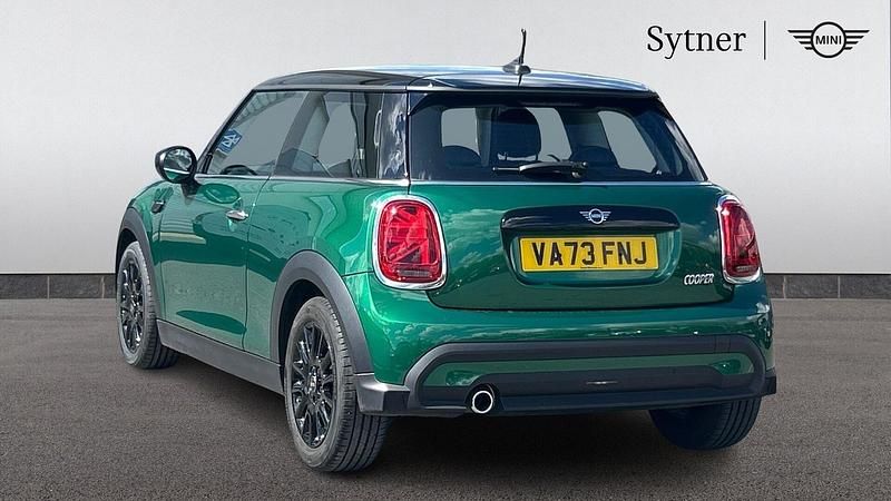 Usado Mini Cooper Classic 134 CV (98 kW) 2024 Verde Utilitario