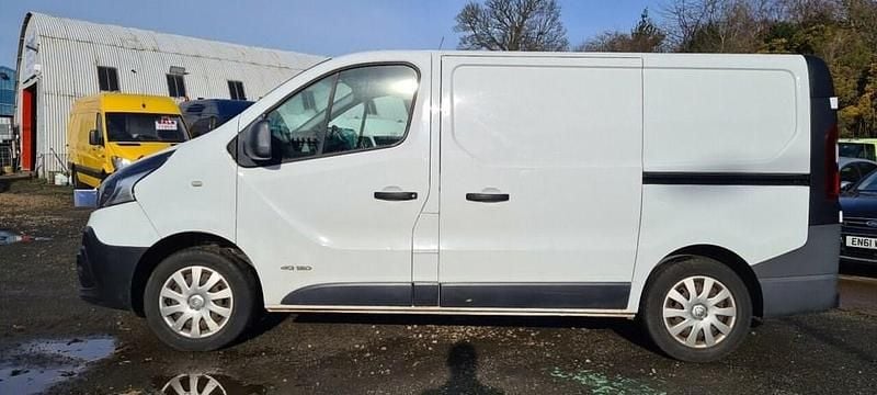 Used Renault Trafic Business 120 HP (88 kW) 2016 White MPV