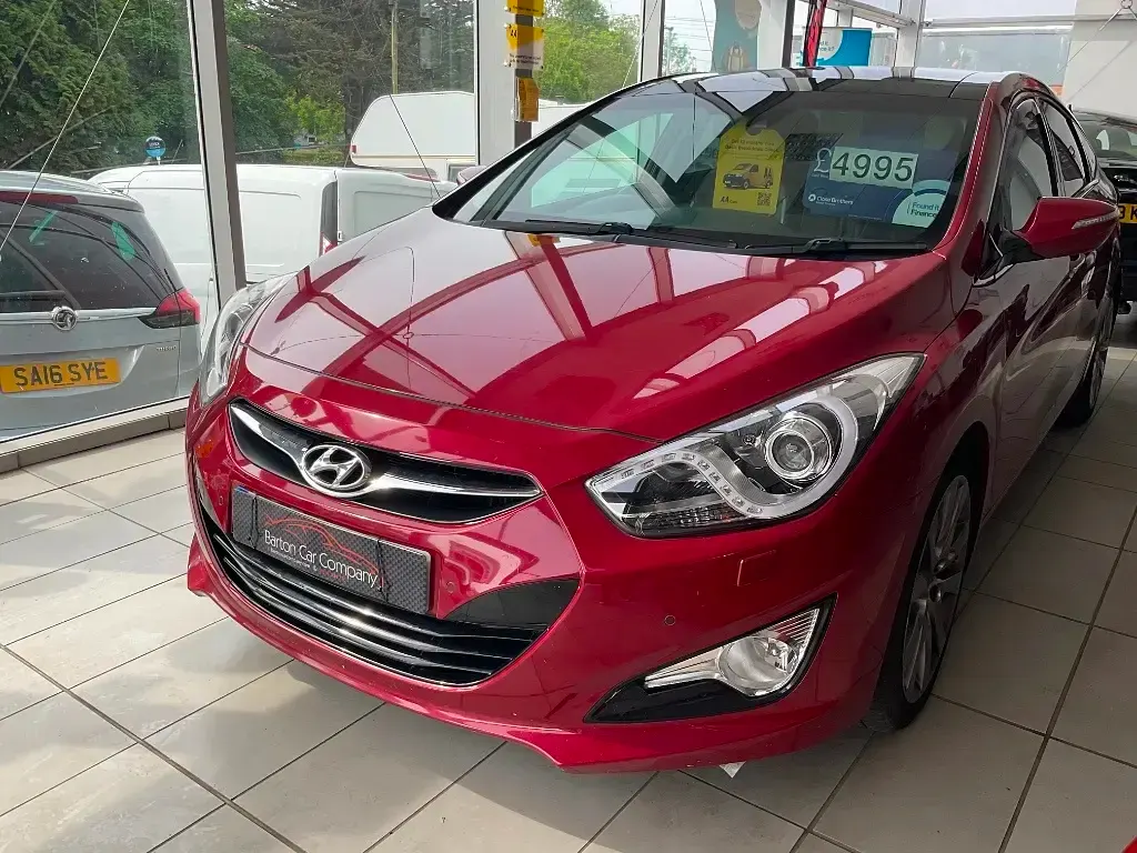 Used Hyundai i40 Premium SE 134 HP (98 kW) 2014 Red Sedan