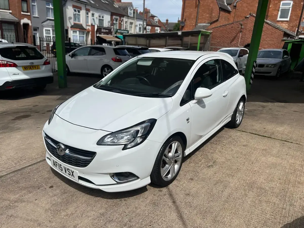 Used Vauxhall Corsa SRi 90 HP (66 kW) 2015 White Hatchback