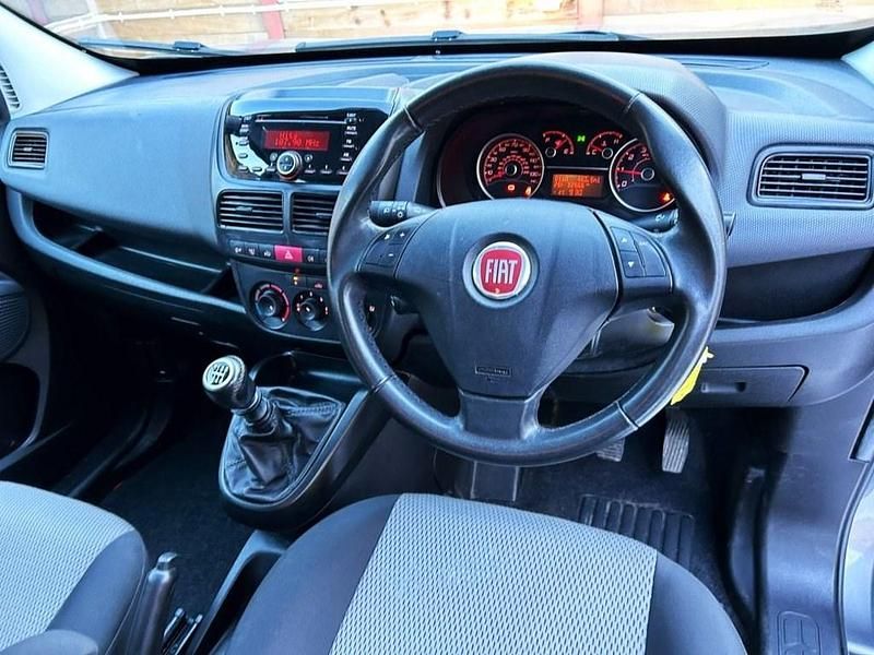 Begagnad Fiat Doblò 2019 Grå Minibuss
